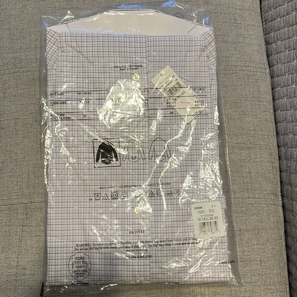 HOST PICK - Van Heusen Wrinkle Free Men’s Button up - Picture 2 of 10